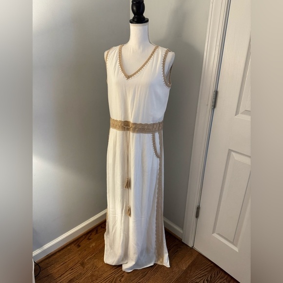 Chico’s maxi dress. White w/crochet trim, lined skirt size 0 equivalent to Small - Picture 1 of 10